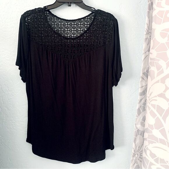 Old Navy Tops - Old Navy Black Crochet Round Neck Short Sleeve Top Size Large
